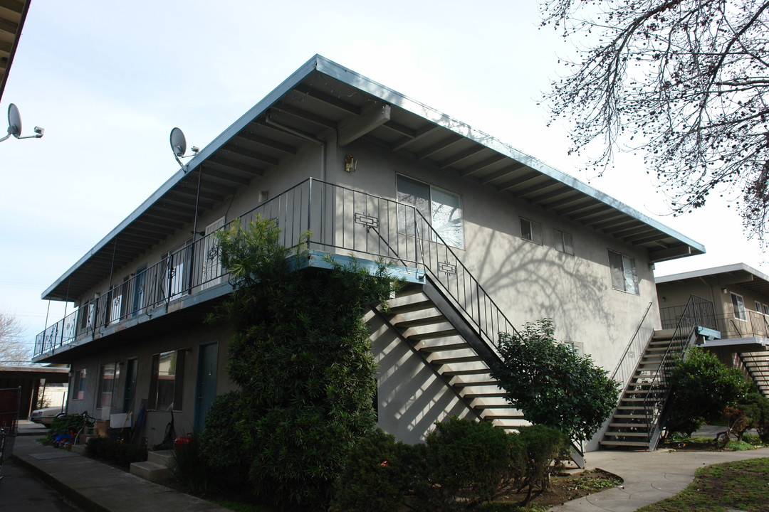 1104 Roewill Dr in San Jose, CA - Foto de edificio