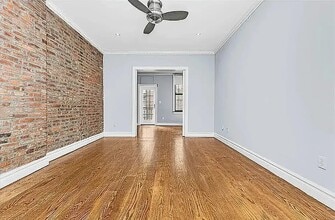 722 10th Ave in New York, NY - Foto de edificio - Building Photo