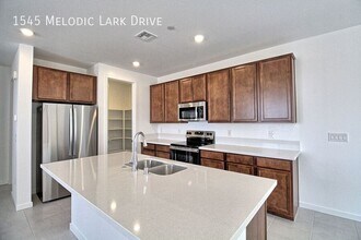 1545 Melodic Lark Dr in Las Vegas, NV - Building Photo - Building Photo