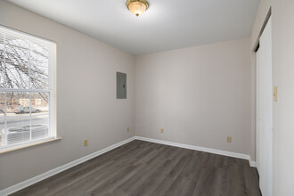 1000 E Grand Ave in Carbondale, IL - Building Photo - Interior Photo