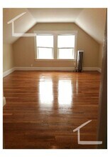 32 Irvington Rd in Somerville, MA - Building Photo - Building Photo
