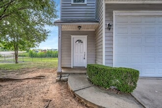 155 Binnacle Ct in Willis, TX - Building Photo - Building Photo