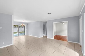 2149 NE 58th St in Fort Lauderdale, FL - Foto de edificio - Building Photo