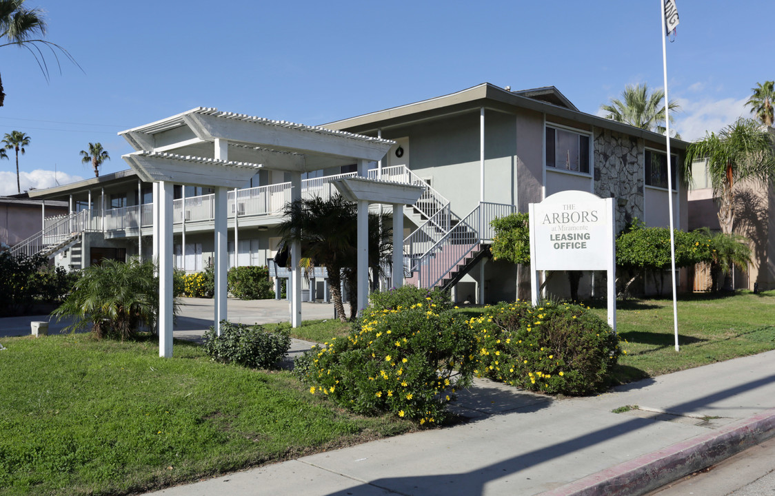 The Arbors At Miramonte in San Bernardino, CA - Foto de edificio