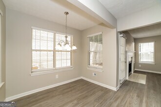 1097 Hidden Brook Trail in Atlanta, GA - Foto de edificio - Building Photo