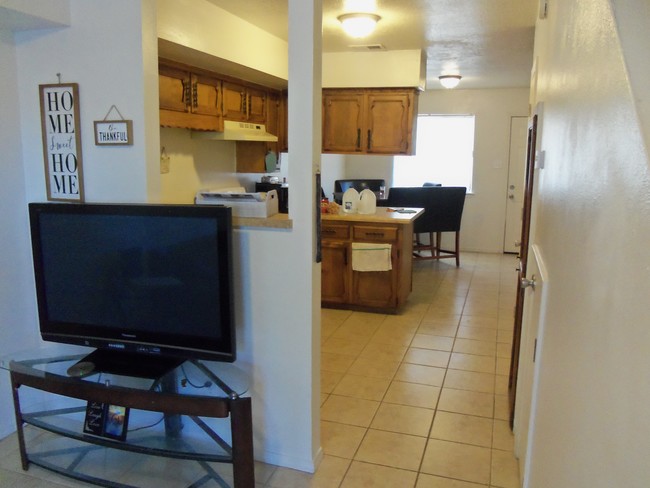 206-209 Colonial Ave SW in Los Lunas, NM - Building Photo - Interior Photo