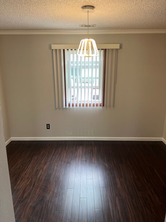 1115 Flammang Dr in Waterloo, IA - Building Photo