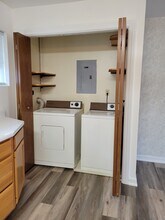 757 W 8th St, Unit Apt. 1 in Dubuque, IA - Foto de edificio - Building Photo