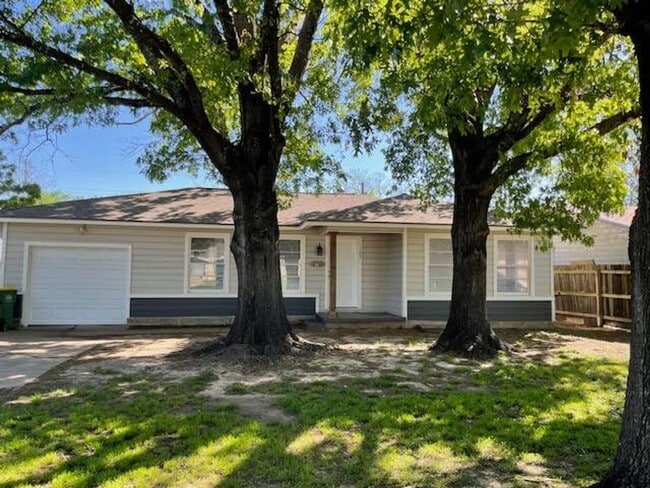 1105 Fisher St in Waco, TX - Building Photo - Building Photo