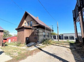 115 N Sanborn Blvd in Mitchell, SD - Building Photo