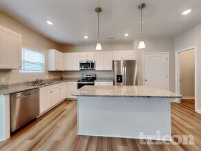 3718 Streamside Dr in Thomasville, NC - Foto de edificio - Building Photo