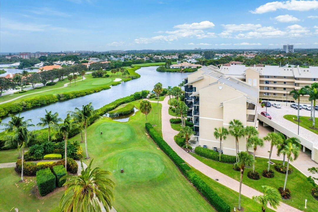 16940 Bay St in Jupiter, FL - Building Photo