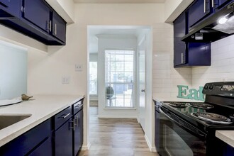 1100 Graham Dr in Tomball, TX - Building Photo - Building Photo