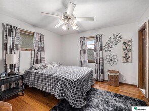 7303 Graceland Dr in Omaha, NE - Foto de edificio - Building Photo