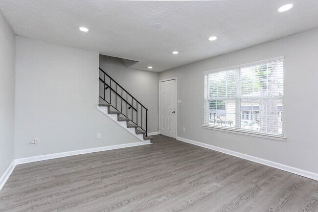 Crystal at Harwell in Atlanta, GA - Building Photo - Interior Photo