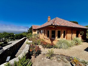 289 Lighthouse Ave in Pacific Grove, CA - Building Photo - Building Photo