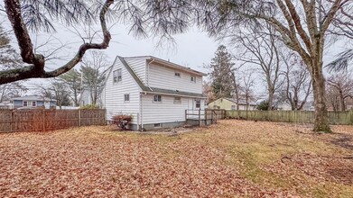 184 W 3rd St in Deer Park, NY - Building Photo - Building Photo