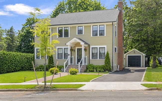 619 Bailey Ave in Greenport, NY - Building Photo - Building Photo