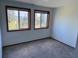 3776 SW Fairhaven Dr in Corvallis, OR - Building Photo
