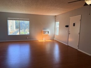 433 Autumn Dr in San Marcos, CA - Building Photo - Building Photo