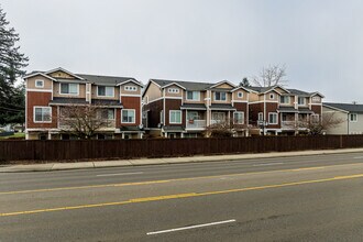 Meadow Park Townhomes in Lakewood, WA - Foto de edificio - Building Photo