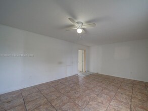 7622 SW 21st St-Unit -1 in Miami, FL - Building Photo - Building Photo