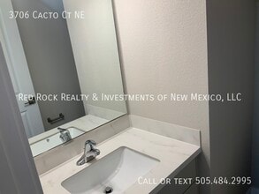 3706 Cacto Ct in Rio Rancho, NM - Foto de edificio - Building Photo