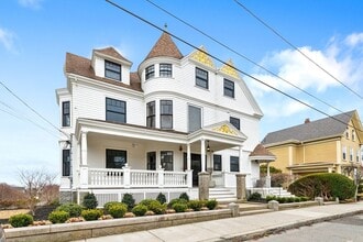 32 Beacon St in Gloucester, MA - Building Photo - Building Photo