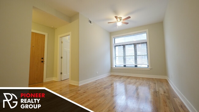 629 W Oakdale Ave, Unit 3 in Chicago, IL - Foto de edificio - Building Photo