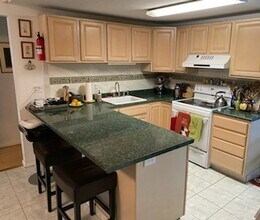 611 Popes Island Rd, Unit 611 in Milford, CT - Building Photo - Building Photo