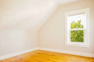 15 Washburn St, Unit 3 in New Bedford, MA - Building Photo - Building Photo