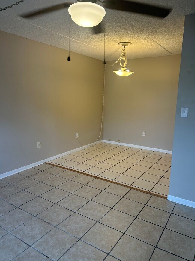 300 N Dewey St in Eustis, FL - Building Photo - Building Photo