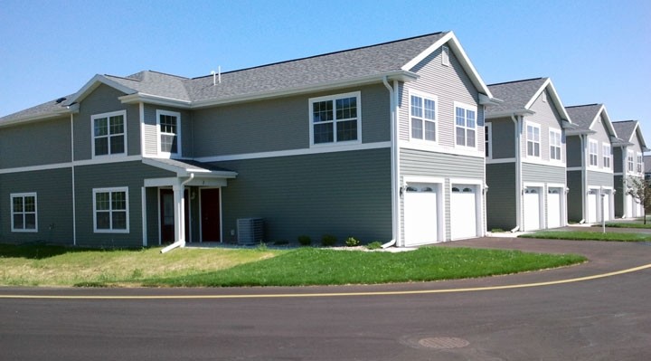 Waupaca Townhomes in Waupaca, WI - Building Photo