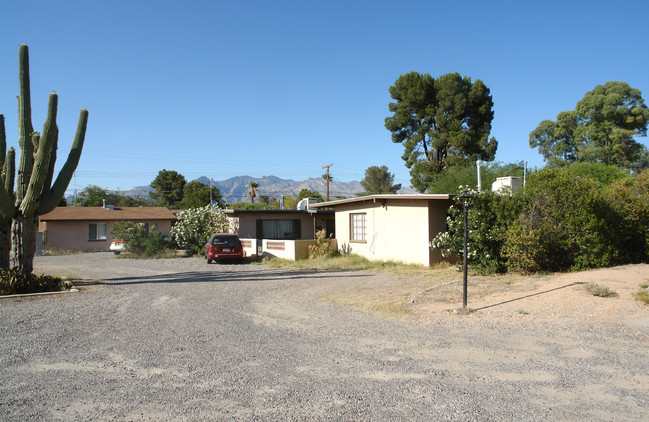 2925-2935 N Forgeus Dr in Tucson, AZ - Building Photo - Building Photo