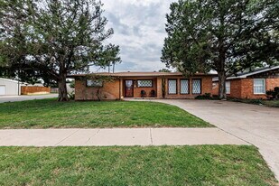 5401 7th St in Lubbock, TX - Building Photo
