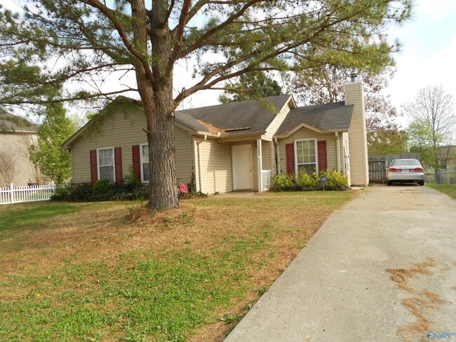 property at 2513 Reabok Cir SW
