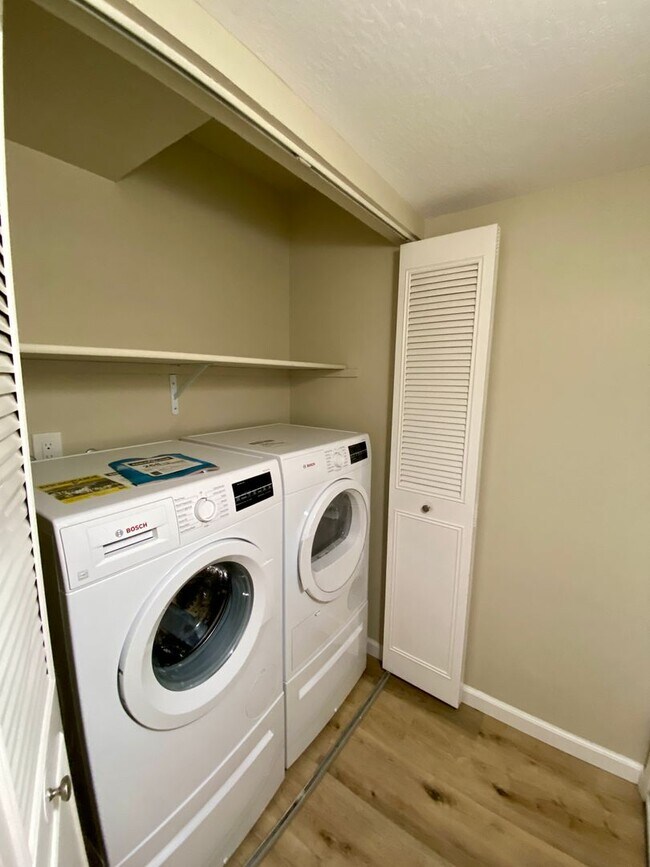 1566 Sunnyvale Ave in Walnut Creek, CA - Building Photo - Building Photo