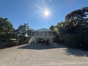 63 Bass Ave in Key Largo, FL - Foto de edificio - Building Photo