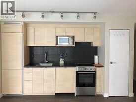 489 Interurban Wy in Vancouver, BC - Building Photo