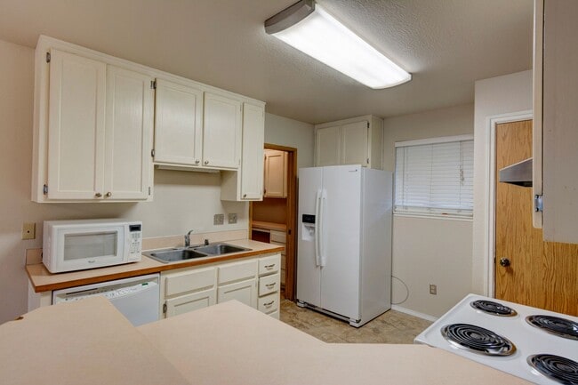 1981 NE 9th Ave in Oak Harbor, WA - Building Photo - Building Photo