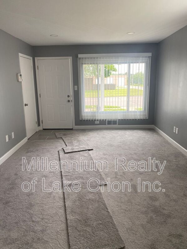 719 E Madison Ave in Pontiac, MI - Building Photo - Building Photo