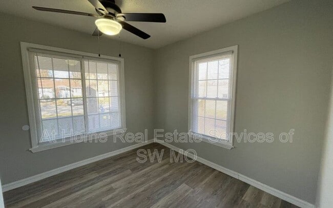 2000 W College St in Springfield, MO - Building Photo - Building Photo