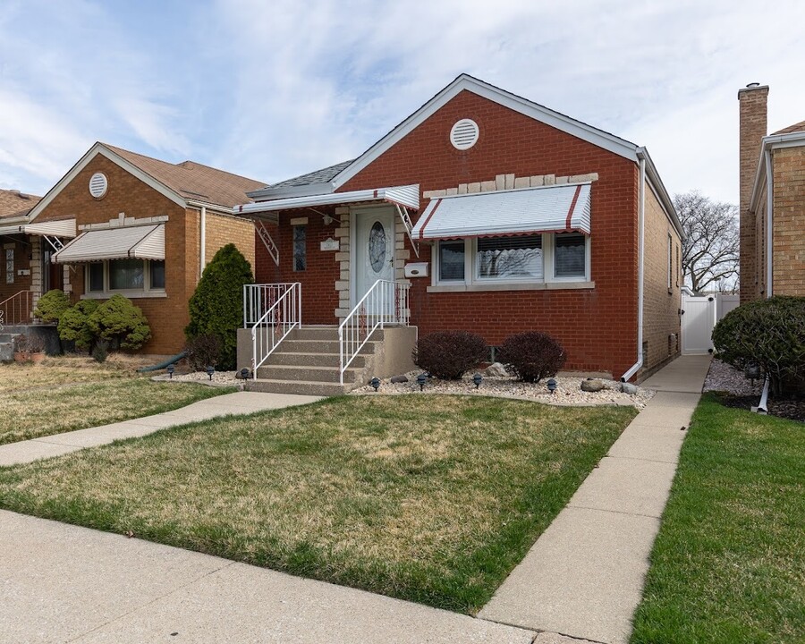 2417 Northgate Ave in North Riverside, IL - Building Photo