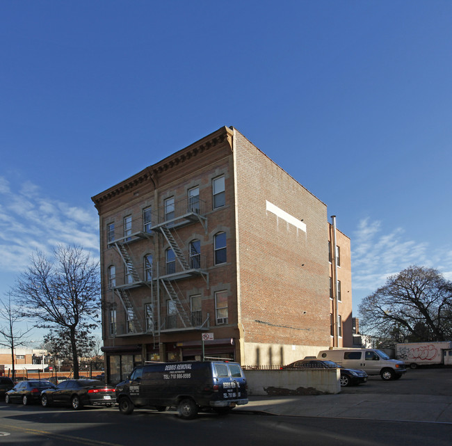 145 Utica Ave in Brooklyn, NY - Foto de edificio - Building Photo