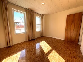 10 Packard Ave, Unit 10 Parckard Ave Unit 2 in Somerville, MA - Foto de edificio - Building Photo