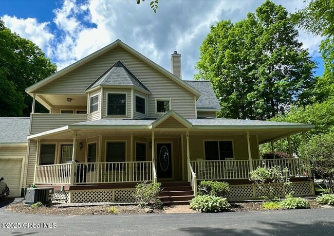 1 Inlander Rd in Saratoga Springs, NY - Foto de edificio - Building Photo