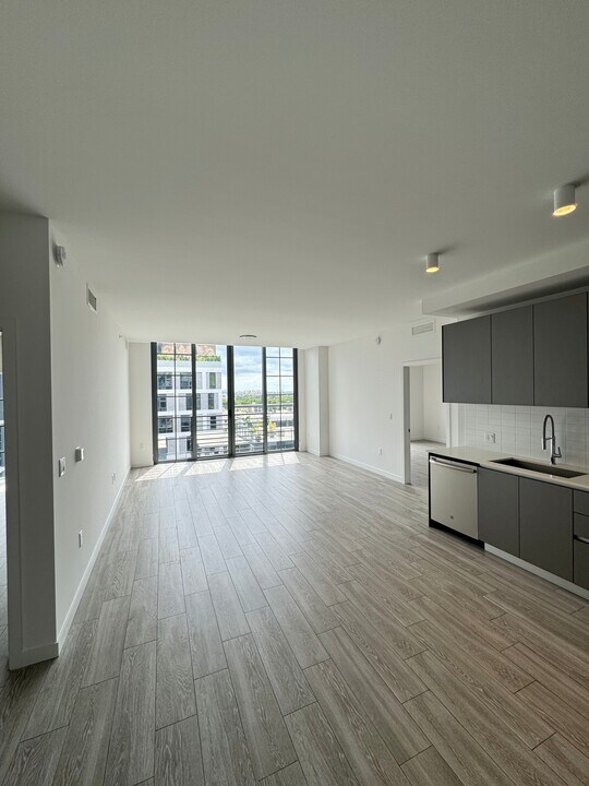 445 NW 26th St, Unit B1 in Miami, FL - Foto de edificio