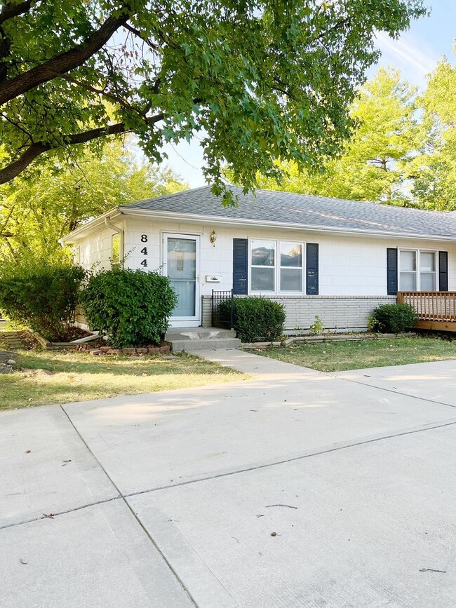 8442 Grandview Ln