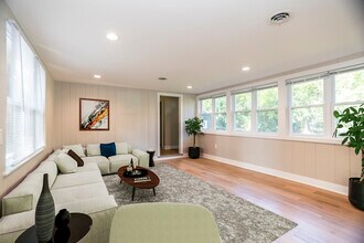 2011 Cleveland St in Evanston, IL - Building Photo - Building Photo