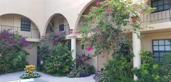 905 NE 28th St in Wilton Manors, FL - Building Photo